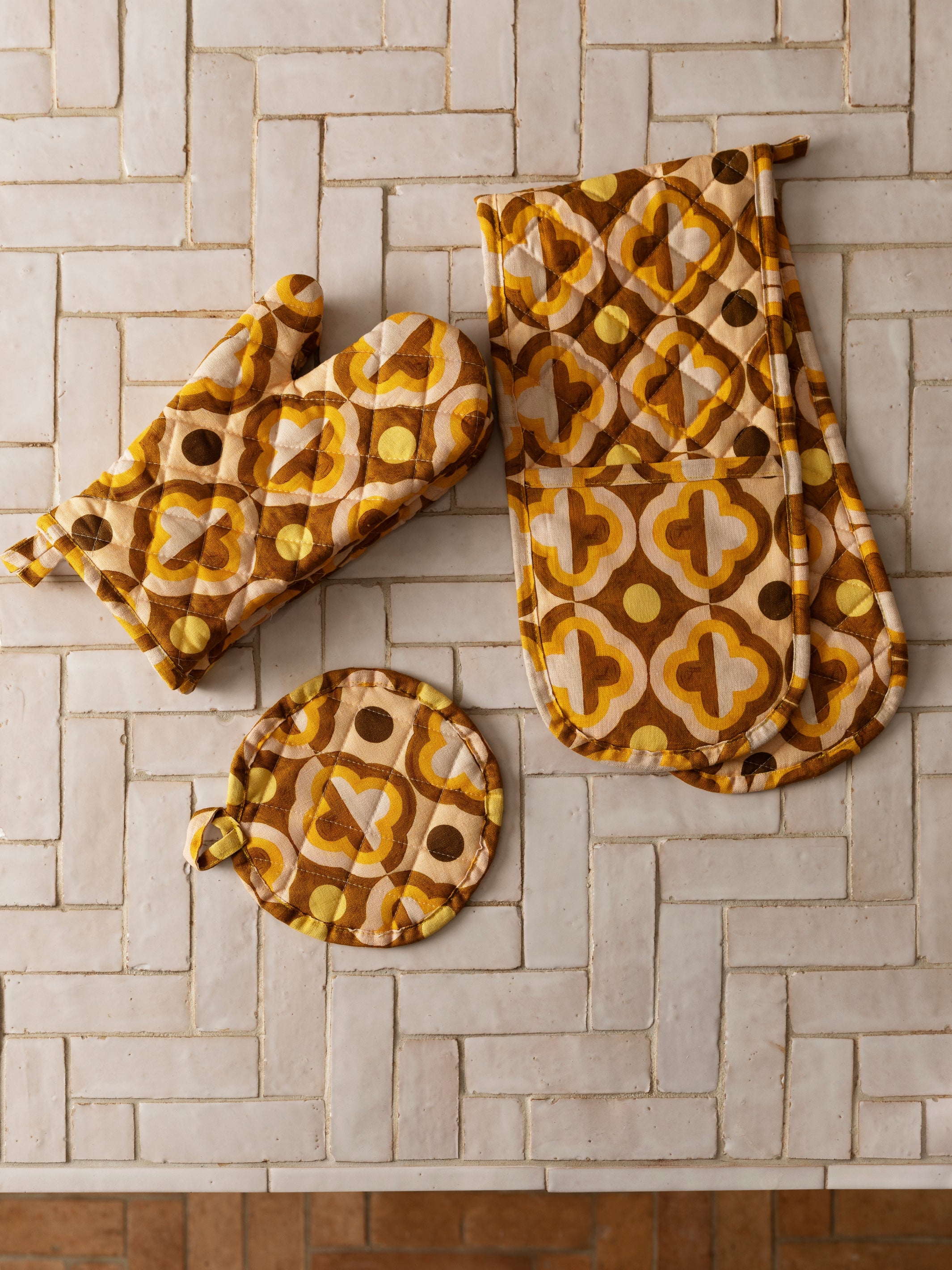 Clove Golden Round Pot Holder - Almost Perfect