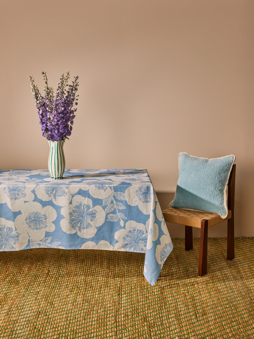 Jardin Dove Linen Tablecloth