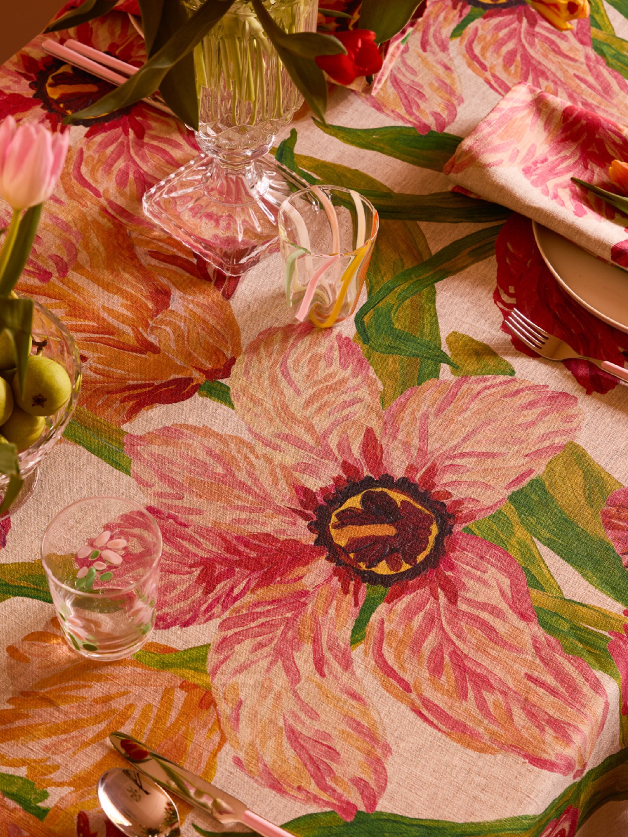 Tulip Multi Linen Tablecloth Round - Almost Perfect