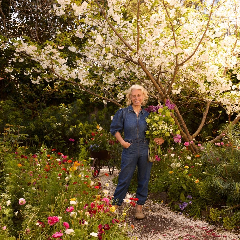 Petrina Blooms in her garden @petrinablooms