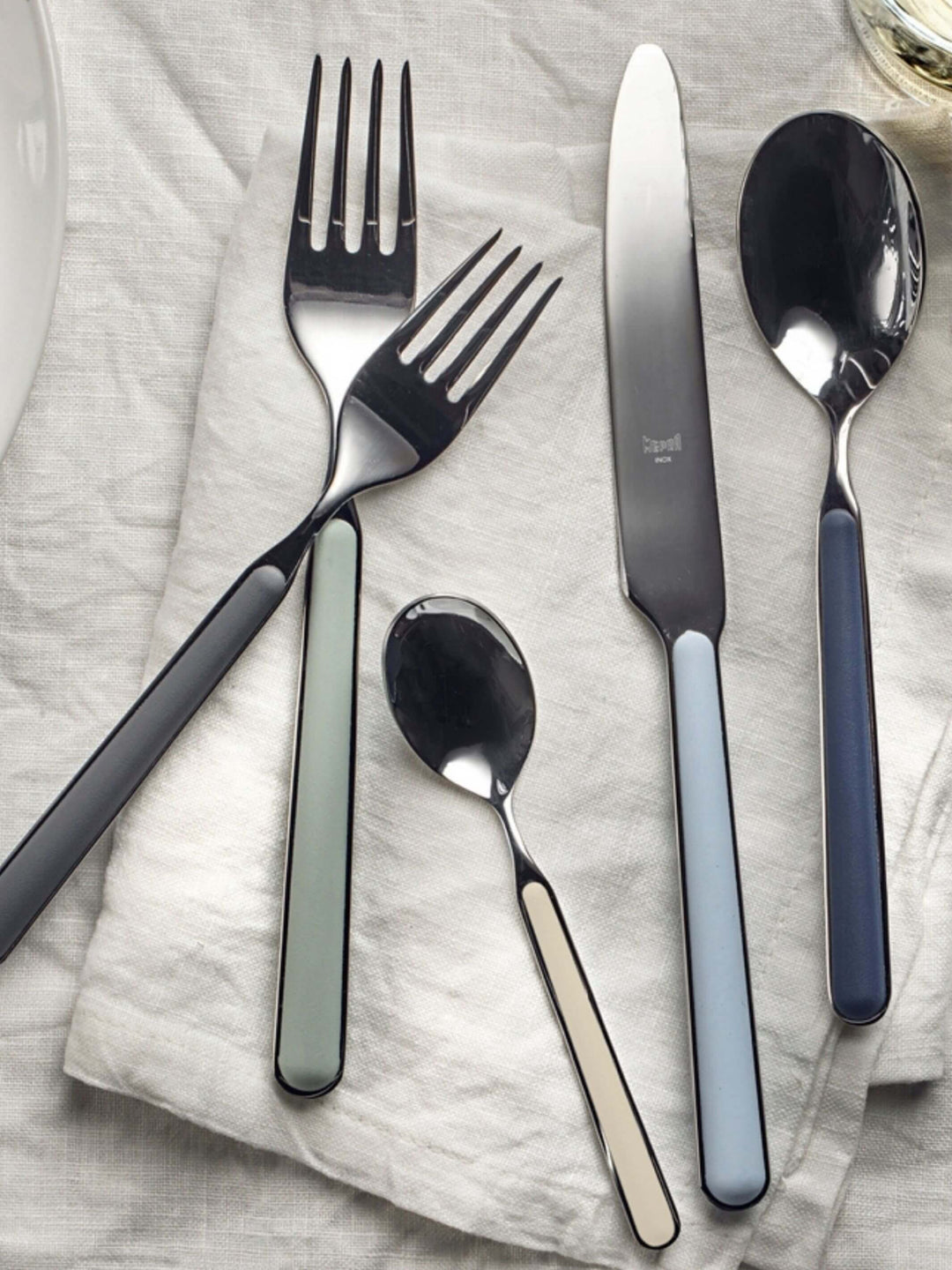 Fantasia Cutlery Set: Light Blue
