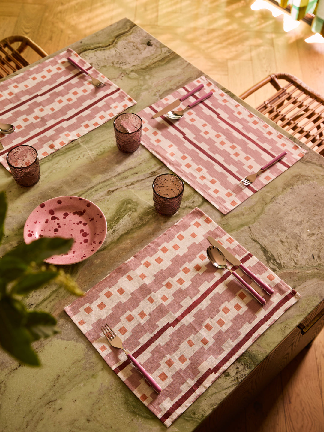 Fantasia Cutlery Set: Pink