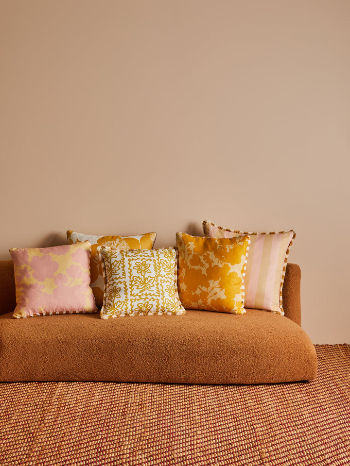 Geranium Sunny Linen Cushion