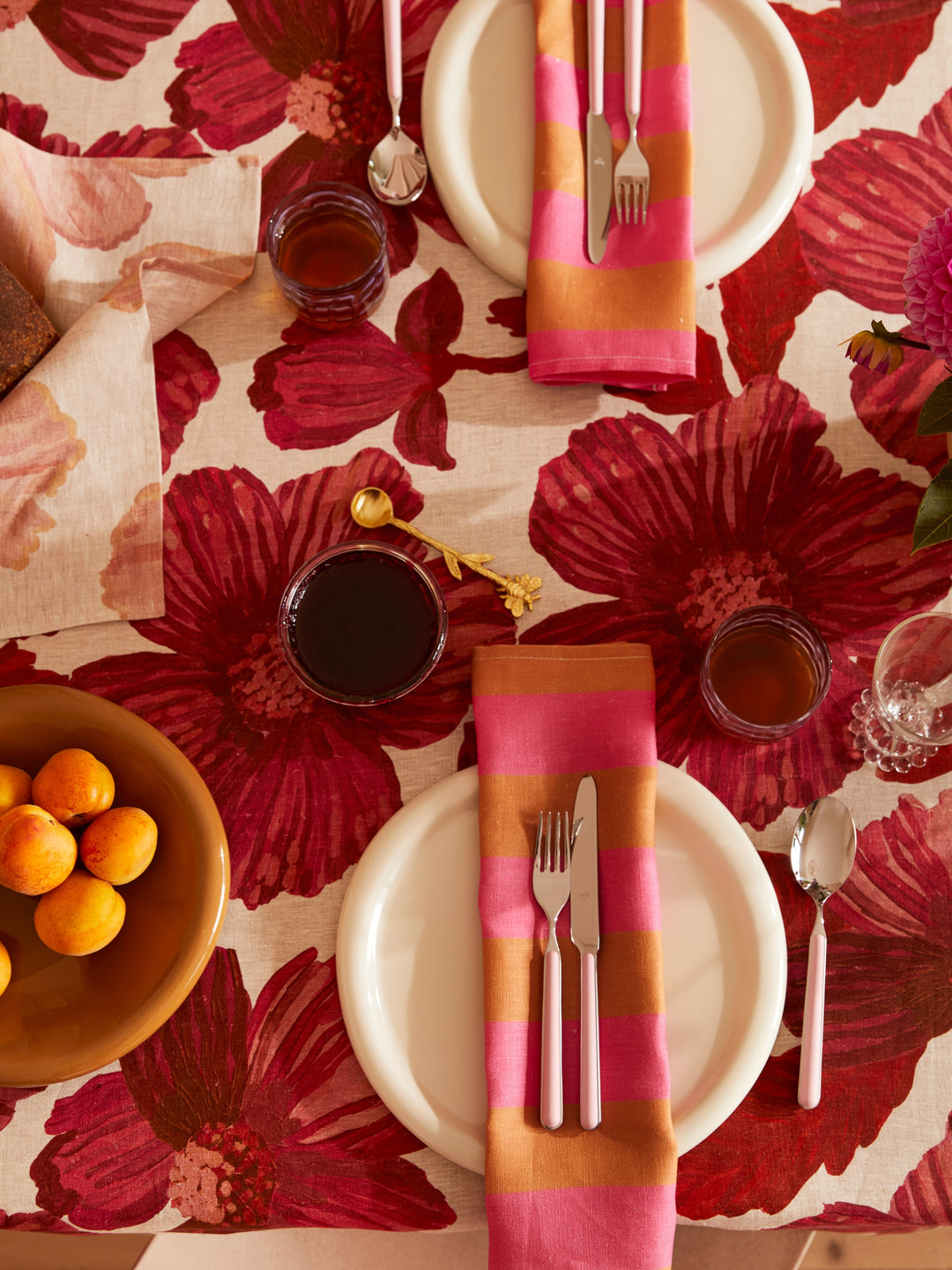 Leon Cerise Round Tablecloth