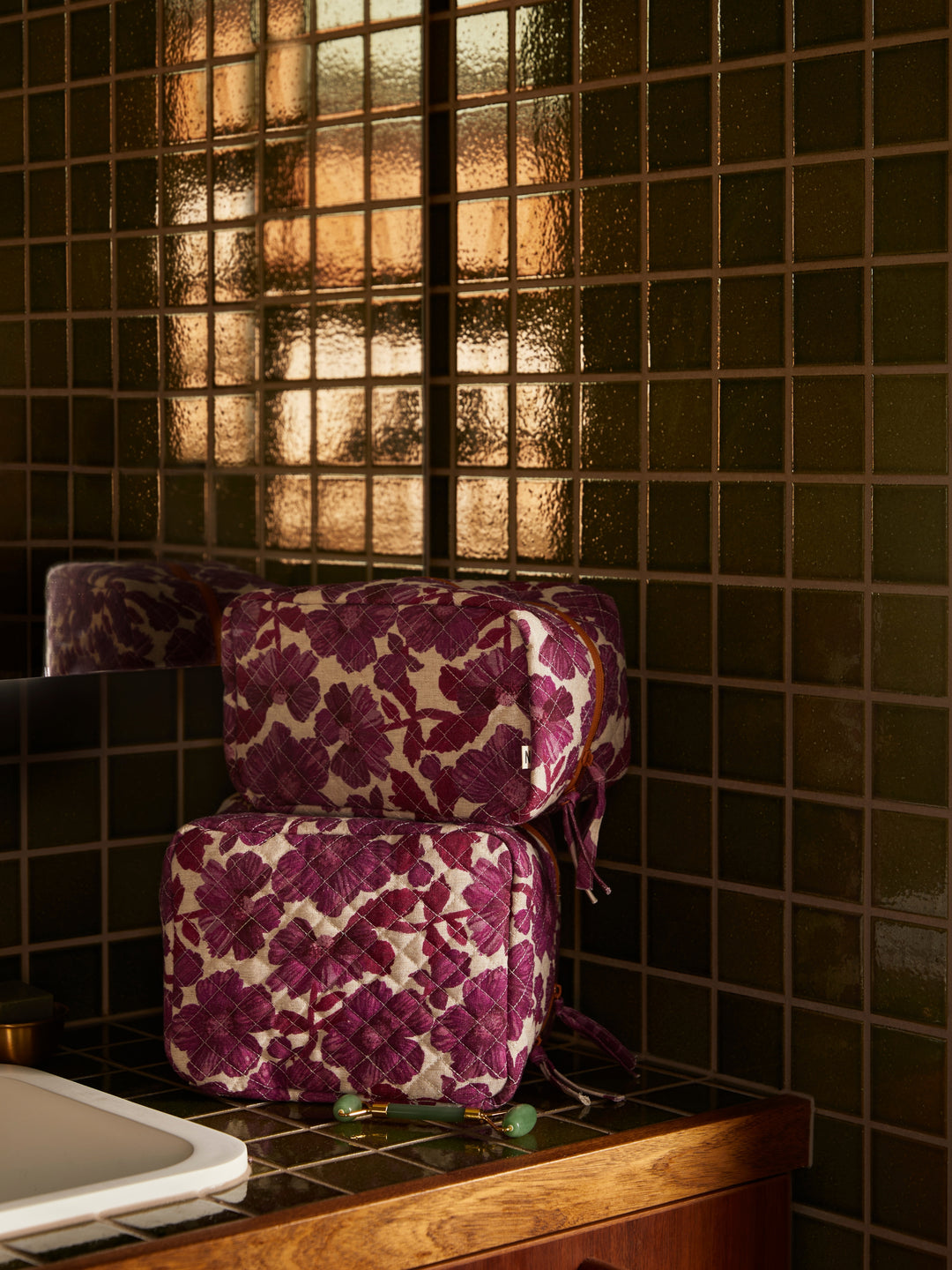 Leon Lilac Large Toiletry Bag