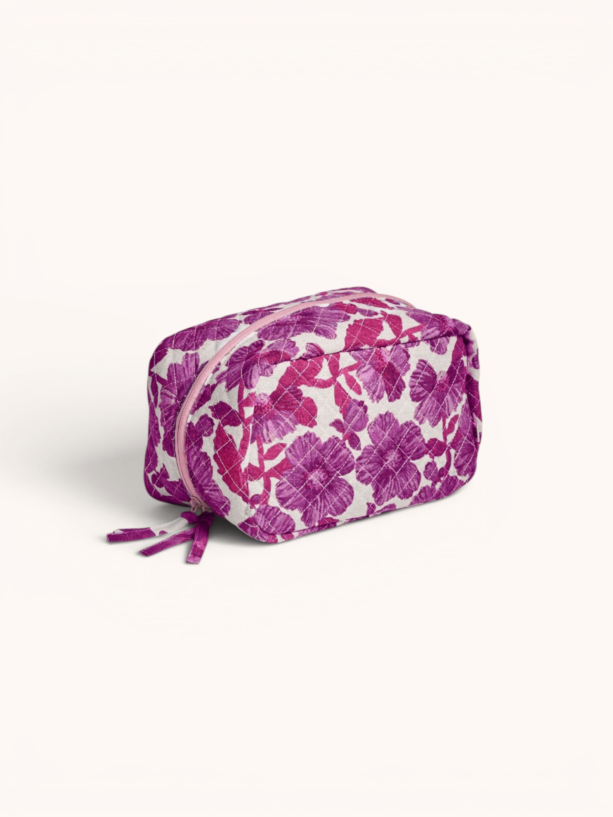 Leon Lilac Medium Toiletry Bag
