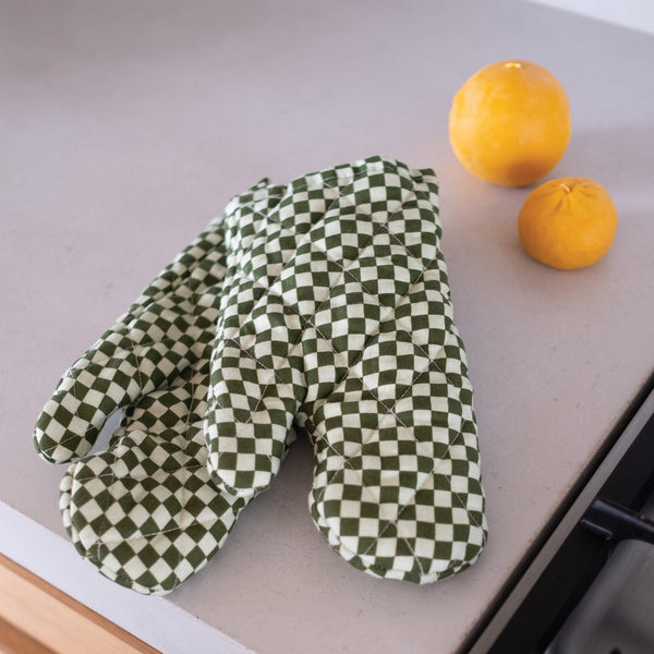 Tiny Checkers Leaf Oven Mitts (set of 2)